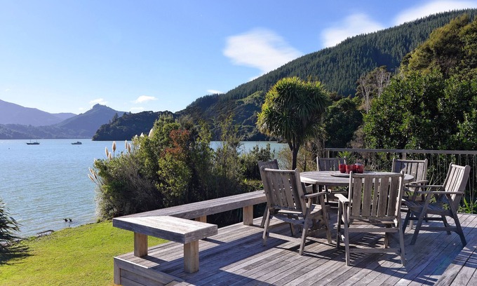 Moetapu Bay Cottage | Havre de Ngaire - Mahau Sound Holiday Home
