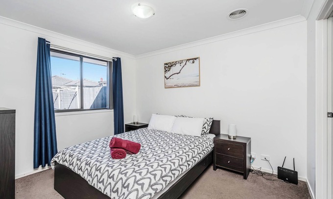 Moncrieff Maison | Ngunnawal 3 bedroom with Netflix and 100mbps Wifi