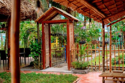 Cu Lao Dung Chalet De Ski | Nhà lá Miền Tây Việt Nam