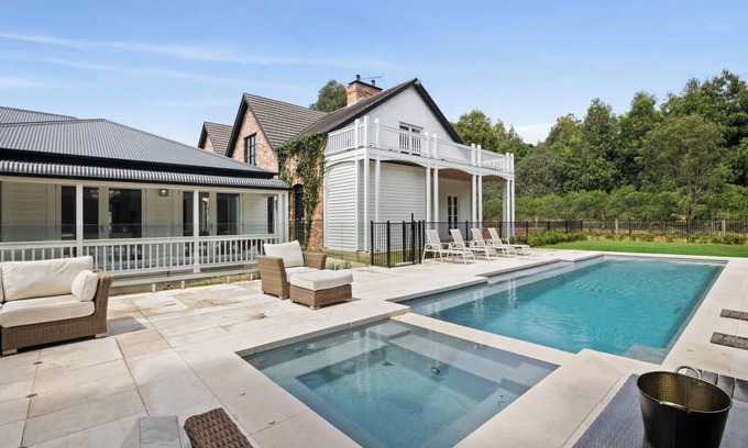 Torquay Maison | Heritage Luxury Retreat with Pool, Spa & Gardens