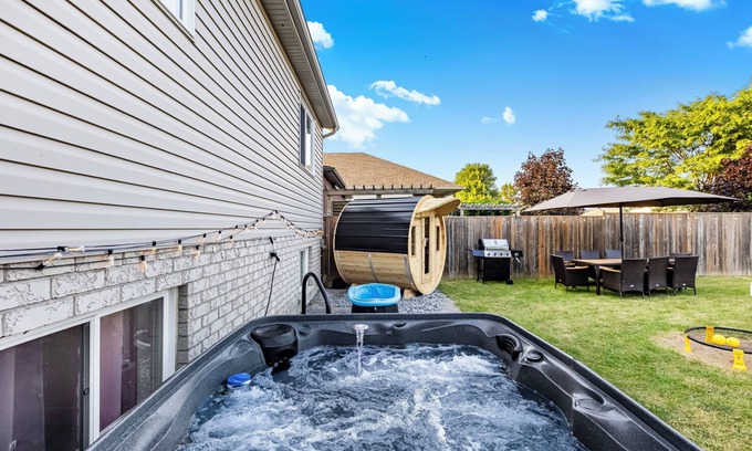 Thorold Maison | Niagara Retreat|HotTub|Sauna|Games|15 Min to Falls