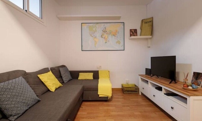 Les Corts Appartement | Nice 1-Bedroom Apartment for 2ppl Steps from Camp Nou!