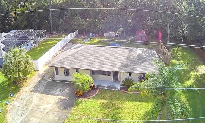 Summerfield Maison | Nice 2/2 house just 3 blocks from The Villages! Serene privacy with forest view!