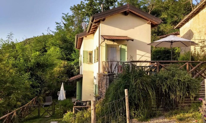 Farne Appartement | Appartement de deux pièces avec vue sur la forêt sur le jardin, idéal pour des excursions de détente dans les Apennins