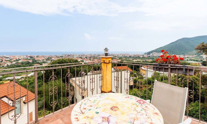 Borghetto Santo Spirito Villa | Nice apartment in villa for 5 people with pool, WIFI, A/C, balcony, pets allowed and parking