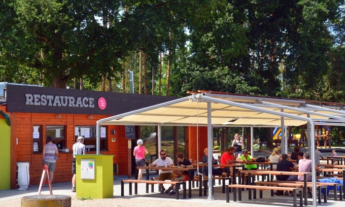 Hradec Kralove Maison | Bel appartement dans une maison de vacances avec WIFI, TV, patio et animaux admis