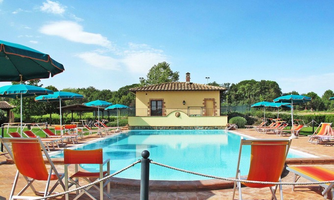 Rigutini Appartement | Joli appartement avec climatisation, WIFI, piscine, TV, patio, animaux admis et parking