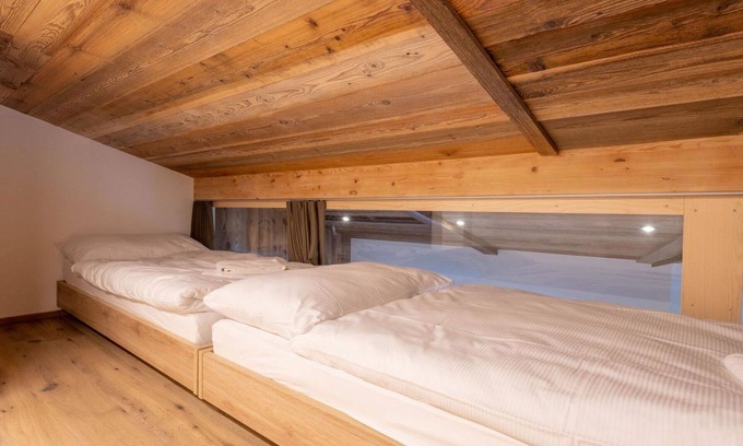 Saas Almagell Appartement | Agréable appartement pour 7 personnes avec bain à remous, WIFI, TV, balcon et parking