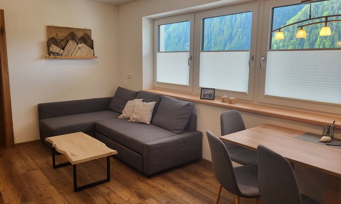See Appartement | Joli appartement pour 2 personnes avec WIFI, TV, balcon et parking