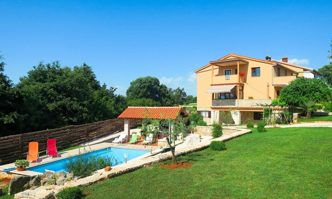 Matohanci Appartement | Joli appartement pour 3 personnes avec WIFI, piscine, climatisation, TV, terrasse et animaux admis