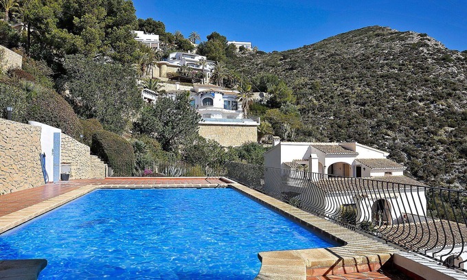 El Portet Appartement | Joli appartement pour 4 personnes avec climatisation, piscine, TV, terrasse et vue panoramique