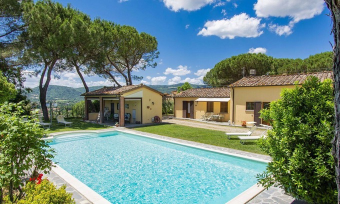 Bucine Appartement | Confortable appartement pour 4 personnes avec piscine, WIFI, TV, terrasse et animaux admis