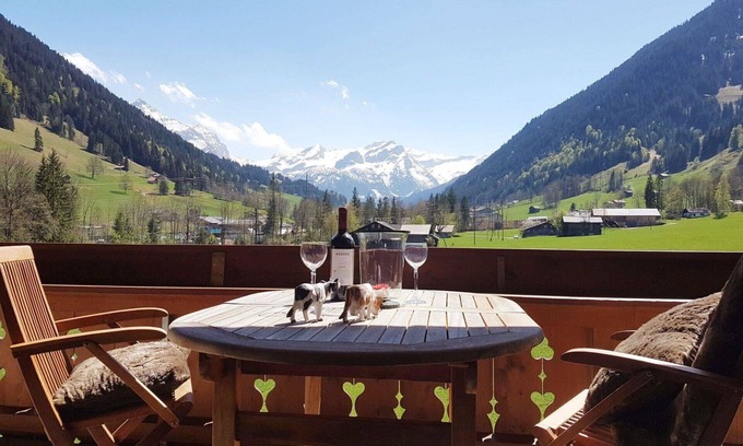 Gstaad Appartement | Nice apartment for 4 guests with WIFI, TV and balcony