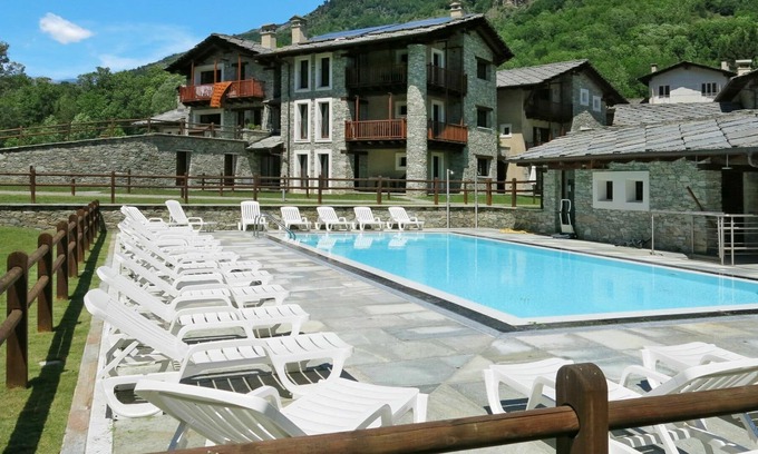 Sampeyre Appartement | Agréable appartement pour 4 personnes avec WIFI, piscine, TV et parking