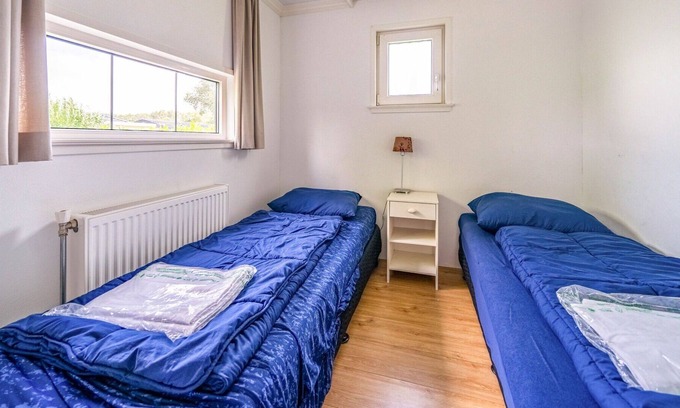 Strijensas Appartement | Agréable appartement dans une maison de vacances pour 4 personnes avec WIFI, piscine, TV et parking