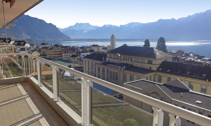 Montreux Appartement | Joli appartement avec WIFI, TV, balcon, animaux admis, vue panoramique et parking