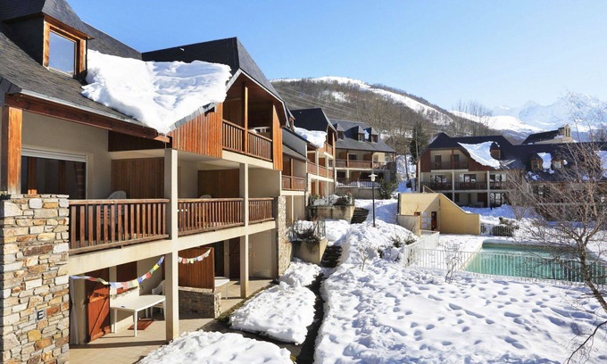 Peyragudes Appartement | Nice apartment for 5 guests with pool, WIFI, TV, terrace, pets allowed and parking