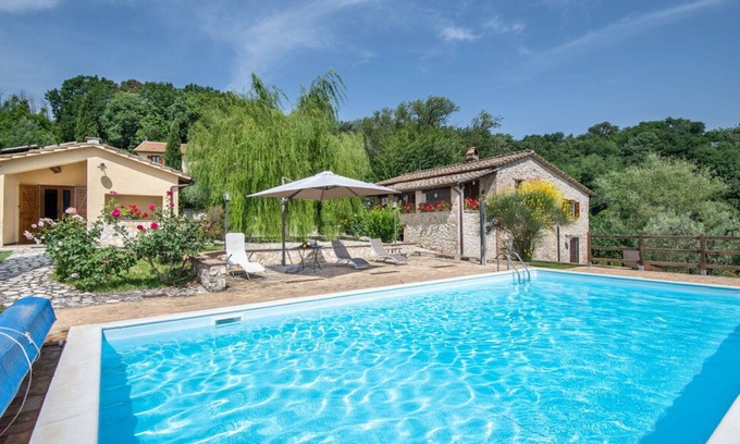 Fornole Appartement | Nice apartment for 5 guests with WIFI, A/C, pool, TV and parking
