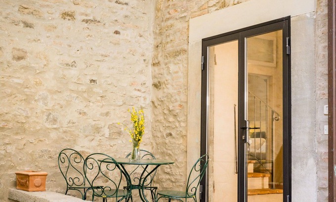 Cortona Old Town Appartement | Agréable appartement pour 6 personnes avec climatisation, WIFI, TV et patio