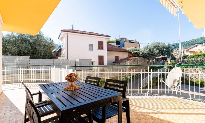 Taggia Appartement | Confortable appartement pour 6 personnes avec WIFI, balcon et animaux admis