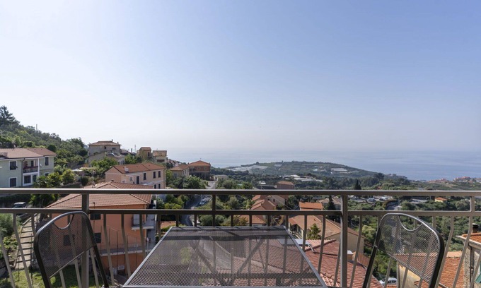 Terzorio Appartement | Joli appartement pour 6 personnes avec climatisation, WIFI, balcon et animaux admis