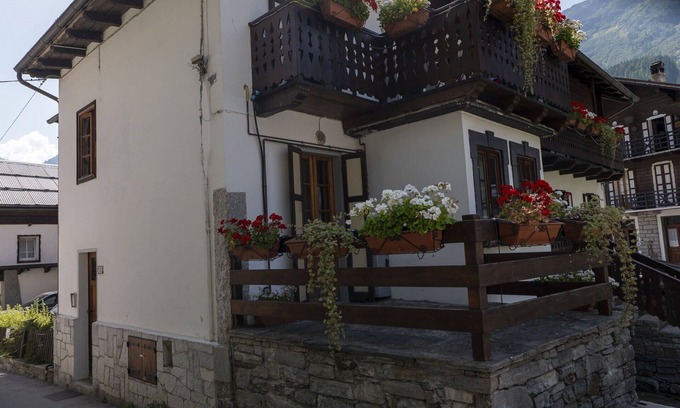 Macugnaga Appartement | Joli appartement pour 6 personnes avec TV, balcon, animaux admis et vue panoramique