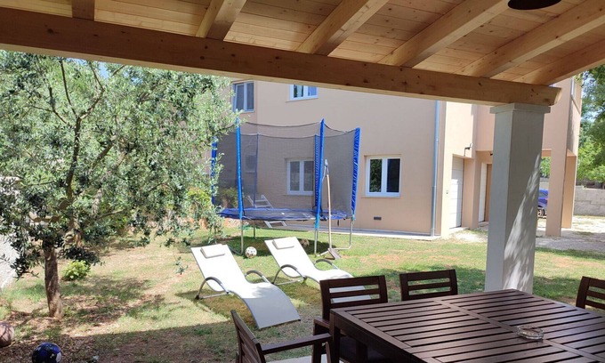 Belavici Appartement | Agréable appartement pour 8 personnes avec WIFI, climatisation, TV et parking