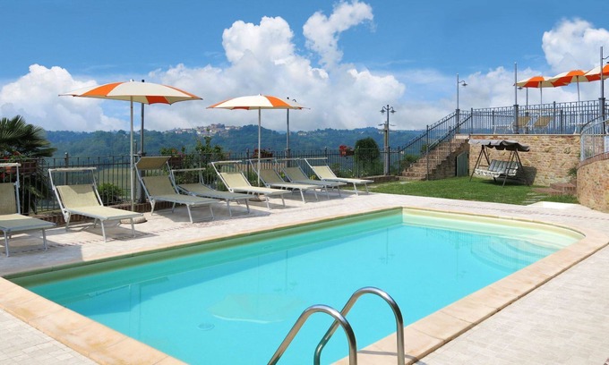 Cossombrato Appartement | Agréable appartement pour 4 personnes avec WIFI, piscine, TV, patio, animaux admis et parking