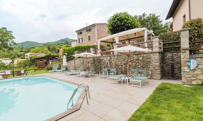 Saturnana Appartement | Bel appartement dans un petit hameau, piscine, jacuzzi et sauna