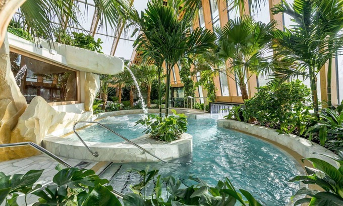 Hattigny Maison | Nice apartment in villa for 12 people with WIFI, pool, hot tub, TV and terrace