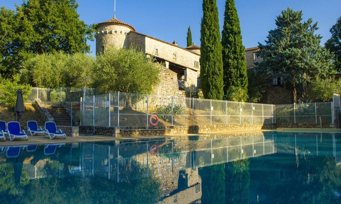 Casteljau Appartement | Apartamento con piscina, internet, TV, balcón, mascotas permitida, vista panorámica, aparcamiento