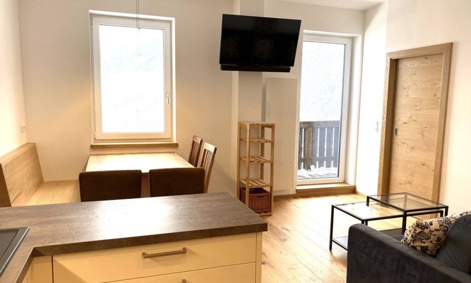 Krimml Appartement | Nice bright apartment in Krimml village, free WiFi, TV, 4 beds, fitted kitchen