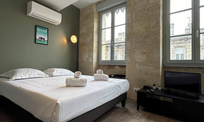 Saint-Michel - Nansouty - Saint-Genes Appartement | Bel appartement lumineux avec climatisation et pierre Bordelaise pour 2p