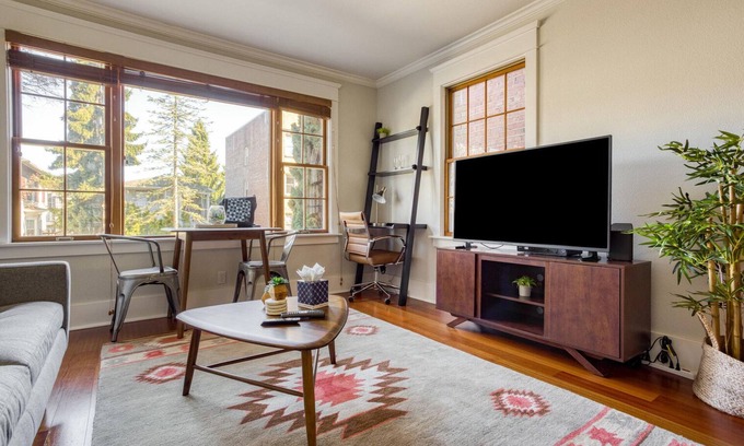 Capitol Hill Appartement | Nice Capitol Hill Studio, near Light Rail, Park & Museum, by Blueground