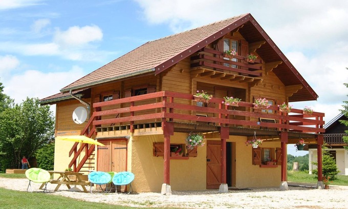 Cerniebaud Chalet De Ski | JOLI CHALET 8 à 14 pers jura .nombreuses activités sur place, confort assuré