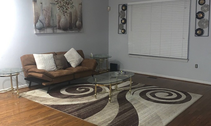 Odenton Maison | Nice clean townhome in the middle of everything mall, airport, DC, Baltimore ect