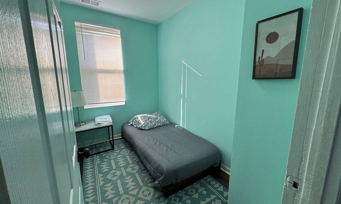 Anacostia Appartement | NICE Cozy APT 4-Bedroom 5-Beds Easy Parking