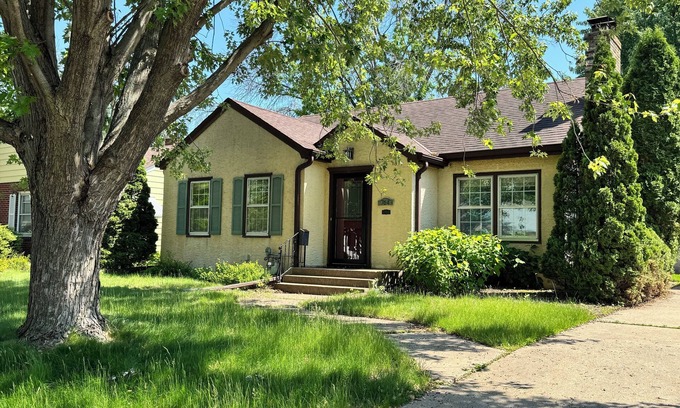 Como Maison | Nice cozy house near Como Park