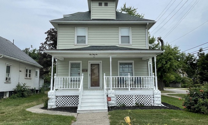 Monroe Maison | Nice Entire House, Minutes from Downtown
