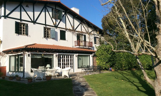Hazas Maison | Belle maison de campagne familiale sur un terrain de jardin de près de 1 Ha.