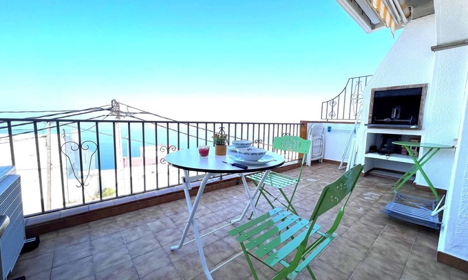 Almadraba-Canyelles Appartement | Bel appartement avec vue sur la mer et piscine AV-47