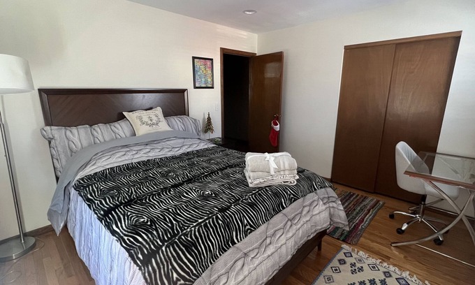 Cedar Rapids Maison | Nice friendly home, 3 min from Collins Aerospace, parking on site safe