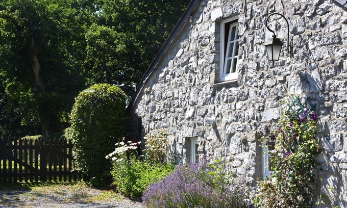 Han-sur-Lesse Cottage | Joli gîte avec plafonds bas à Han-sur-Lesse près d'une forêt