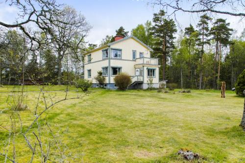 Byholma Maison | Nice holiday home in Grimshult with proximity to Lidhult in Smaland
