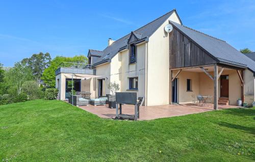 Montreuil-sous-Perouse Maison | Nice Home In Montreuil-Sous-Pérouse