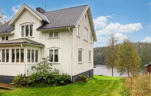 Grannas Maison | Nice Home In Ambjörnarp With Lake View