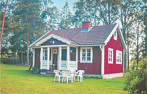 Barnebo Maison | Nice Home In Blomstermåla With Sauna