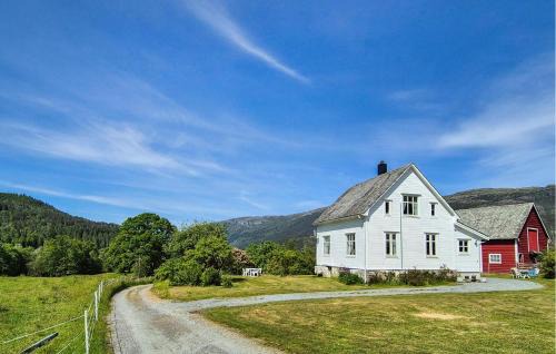 Eikelandsosen Maison | Nice Home In Eikelandsosen With Wifi