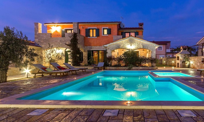 Gajana Maison | Superbe maison de 5 chambres à Golubovo