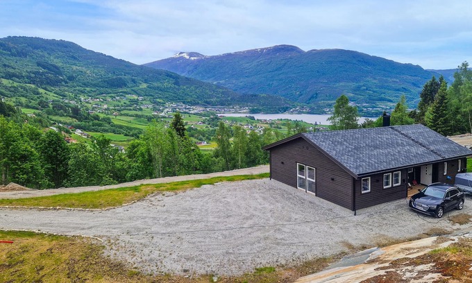 Luster Maison | Nice home in Hafslo with WiFi